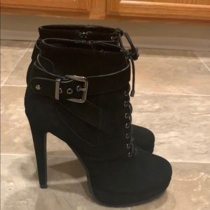 Also black ankle boots
